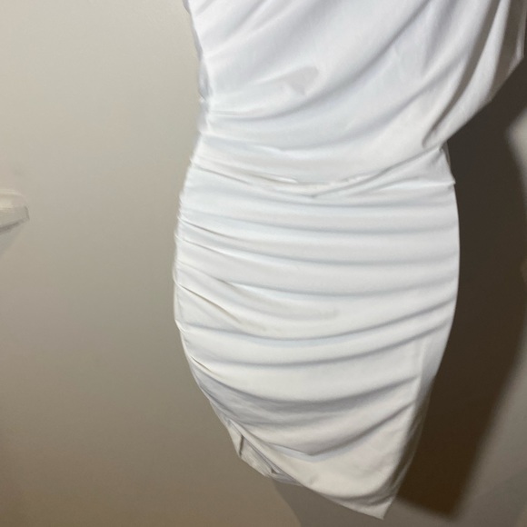 Fitted asymmetrical dress - Picture 5 of 6